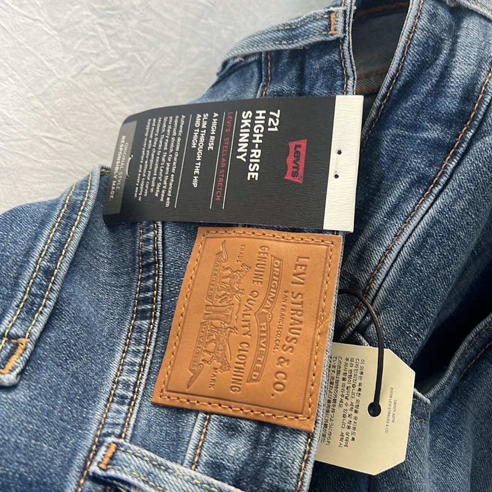Levis - Picture 4 of 4